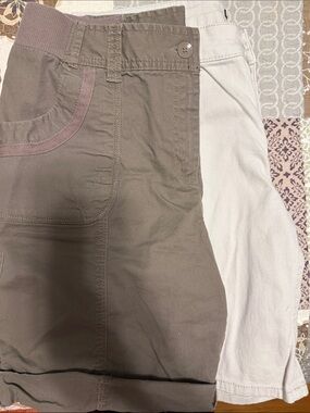 Bundle of 2 size 12 women’s shorts Cato & Hannah brands. Toupe & beige.
